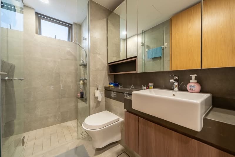 Midwood, 8 Hillview Rise, 4 Bedrooms, 1,259 sqft, Condominium For Sale, by Felix Ethan Tan 陈柏钧, 500115998 - Bathroom - PropertyGuru.com.sg