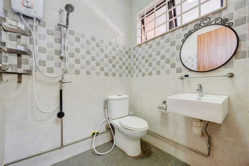 Pasir Ris Beach Park, Pasir Ris Avenue, 4 Bedrooms, 2,922 sqft, Terraced House For Sale, by Yvette Lim, 500116005 - Bathroom - PropertyGuru.com.sg