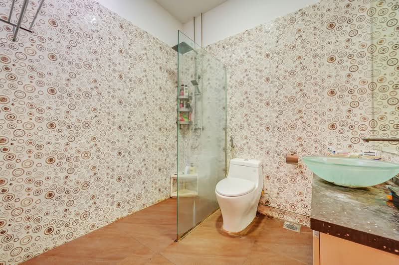 Pasir Ris Beach Park, Pasir Ris Avenue, 4 Bedrooms, 2,922 sqft, Terraced House For Sale, by Yvette Lim, 500116005 - Bathroom - PropertyGuru.com.sg