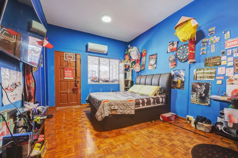 Pasir Ris Beach Park, Pasir Ris Avenue, 4 Bedrooms, 2,922 sqft, Terraced House For Sale, by Yvette Lim, 500116005 - Bedroom - PropertyGuru.com.sg