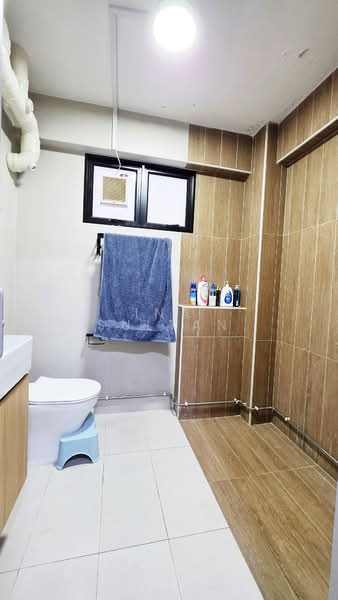 515 Woodlands Drive 14, 515 Woodlands Drive 14, 4 Bedrooms, 1,345 sqft, HDB Flat For Sale, by Ina Sultan, 500116009 - Bathroom - PropertyGuru.com.sg