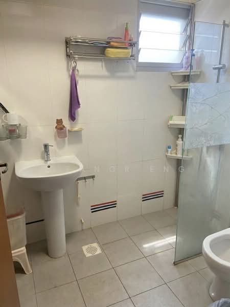 231B Sumang Lane, 231B Sumang Lane, 3 Bedrooms, 1,216 sqft, HDB Flat For Sale, by Eleanor Eng, 500116027 - Bathroom - PropertyGuru.com.sg