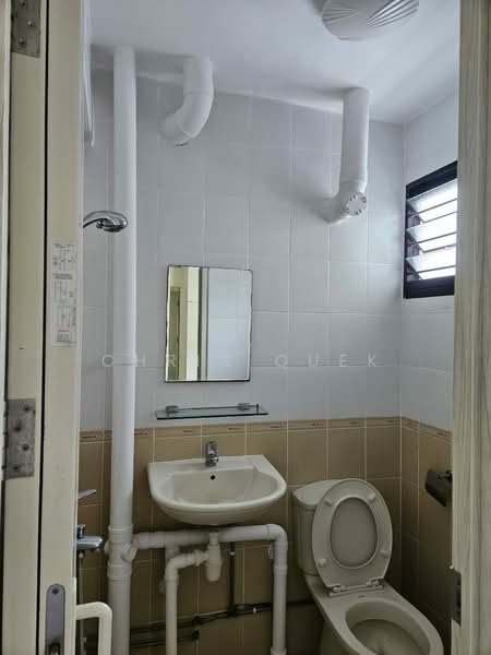 129 Bedok North Street 2, 129 Bedok North Street 2, 2 Bedrooms, 721 sqft, HDB Flat For Rent, by Chris Quek, 500116028 - Bathroom - PropertyGuru.com.sg