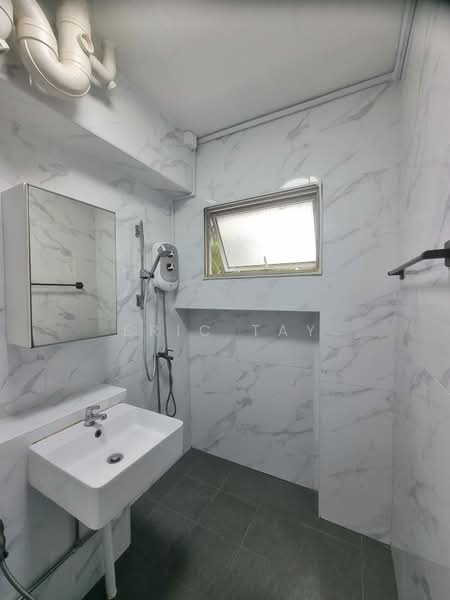 351 Woodlands Avenue 1, 351 Woodlands Avenue 1, 4 Bedrooms, 1,302 sqft, HDB Flat For Sale, by Eric Tay, 500116032 - Bathroom - PropertyGuru.com.sg