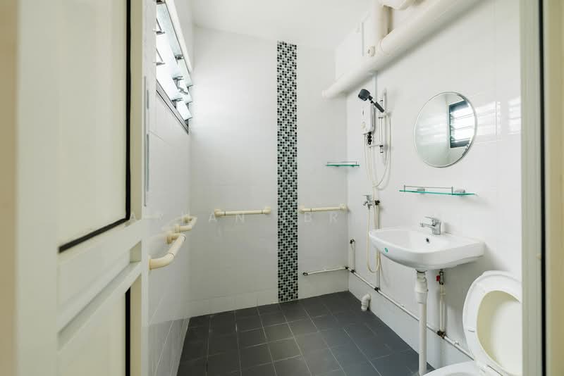 209 Bukit Batok Street 21, 209 Bukit Batok Street 21, 3 Bedrooms, 1,119 sqft, HDB Flat For Sale, by Farhan Ibrahim, 500116047 - PropertyGuru.com.sg