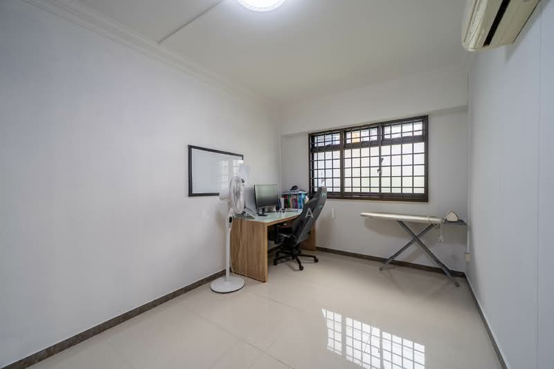 335 Sembawang Close, 335 Sembawang Close, 3 Bedrooms, 1,076 sqft, HDB Flat For Sale, by Ka Wai, 500116058 - Study - PropertyGuru.com.sg