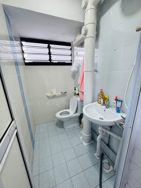 535 Ang Mo Kio Avenue 5, 535 Ang Mo Kio Avenue 5, 2 Bedrooms, 721 sqft, HDB Flat For Sale, by Wendy Chia, 500116078 - Bathroom - PropertyGuru.com.sg