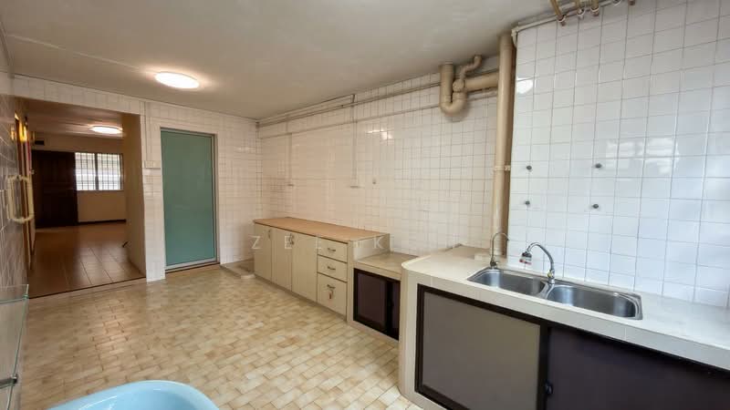 309 Shunfu Road, 309 Shunfu Road, 2 Bedrooms, 721 sqft, HDB Flat For Sale, by Zee Koh, 500116088 - Kitchen - PropertyGuru.com.sg
