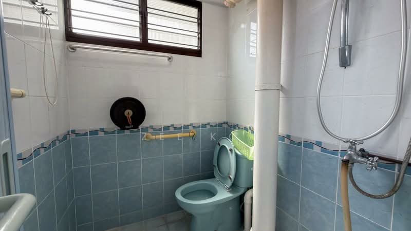 309 Shunfu Road, 309 Shunfu Road, 2 Bedrooms, 721 sqft, HDB Flat For Sale, by Zee Koh, 500116088 - Bathroom - PropertyGuru.com.sg