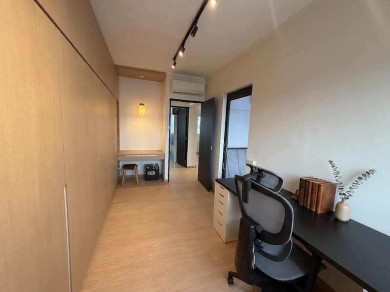 950 Hougang Street 91, 950 Hougang Street 91, 3 Bedrooms, 1,302 sqft, HDB Flat For Sale, by James Lim, 500116110 - Study - PropertyGuru.com.sg