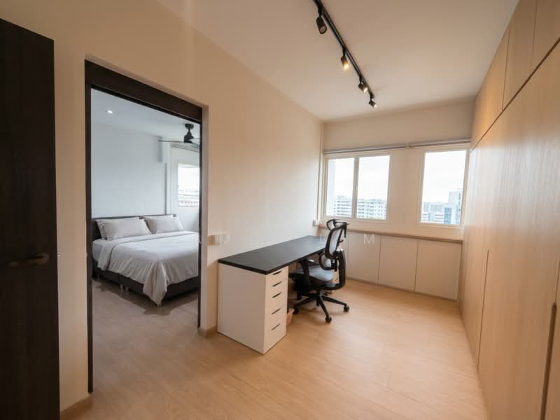 950 Hougang Street 91, 950 Hougang Street 91, 3 Bedrooms, 1,302 sqft, HDB Flat For Sale, by James Lim, 500116110 - Bedroom - PropertyGuru.com.sg