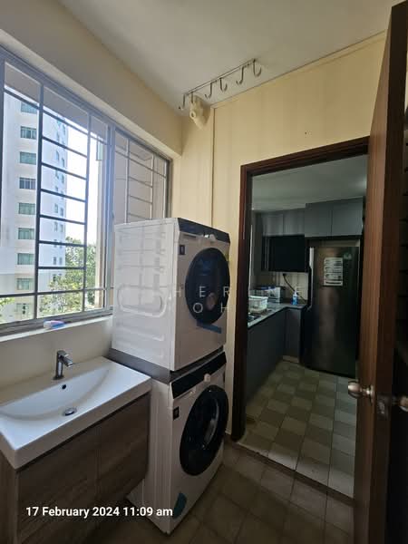 Summerdale, 6 Boon Lay Drive, Room Rental, 100 sqft, Condominium For Rent, by Catherine Koh, 500116114 - Yard - PropertyGuru.com.sg