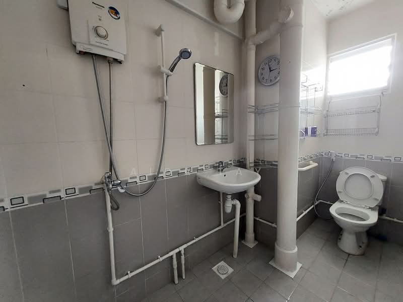 336 Jurong East Avenue 1, 336 Jurong East Avenue 1, Room Rental, 150 sqft, HDB Flat For Rent, by Aida Tay, 500116119 - Bathroom - PropertyGuru.com.sg