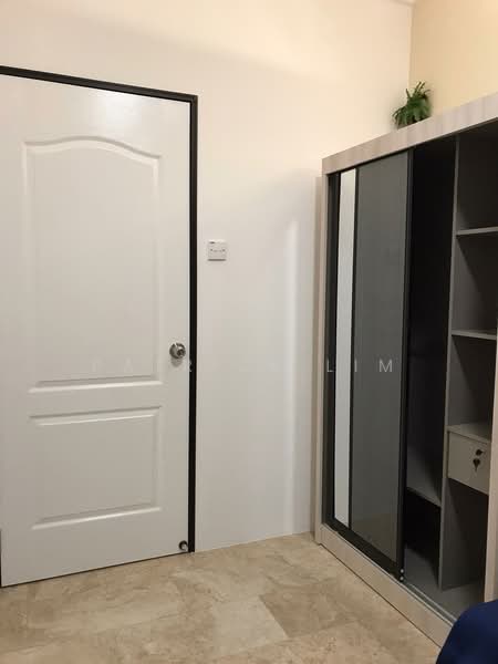 Parc Oasis, 35 Jurong East Avenue 1, Room Rental, 200 sqft, Condominium For Rent, by Patrick Lim, 500116178 - Wardrobe  - PropertyGuru.com.sg