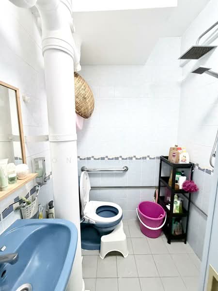 112 Bedok North Road, 112 Bedok North Road, 3 Bedrooms, 1,259 sqft, HDB Flat For Sale, by Nona Kirana, 500116185 - Bathroom - PropertyGuru.com.sg