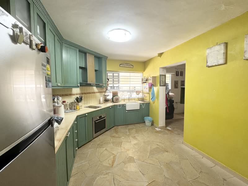 Ivory Heights, 122 Jurong East Street 13, 3 Bedrooms, 1,701 sqft, Condominium For Sale, by Tan David, 500116190 - Kitchen - PropertyGuru.com.sg