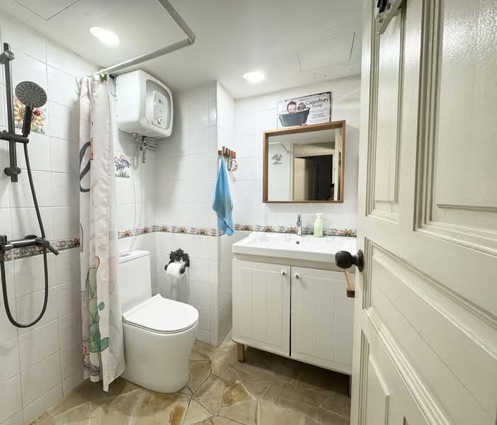 Ivory Heights, 122 Jurong East Street 13, 3 Bedrooms, 1,701 sqft, Condominium For Sale, by Tan David, 500116190 - Common Bathroom - PropertyGuru.com.sg