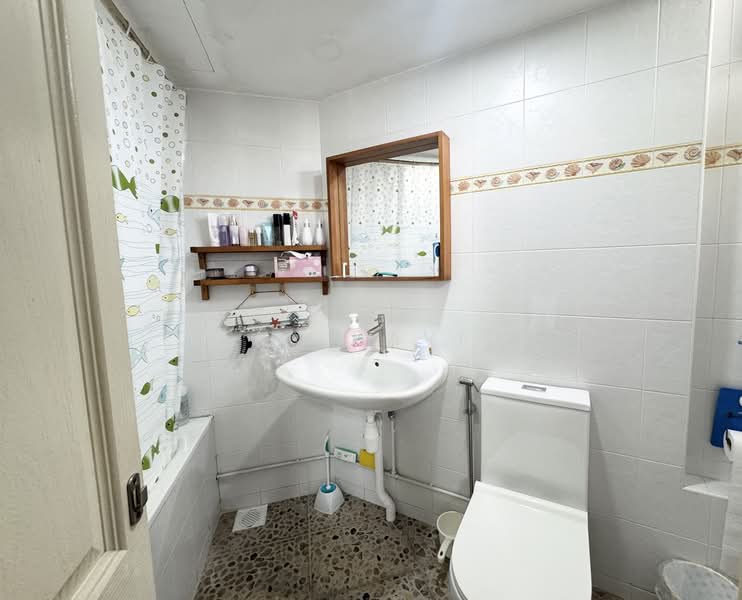 Ivory Heights, 122 Jurong East Street 13, 3 Bedrooms, 1,701 sqft, Condominium For Sale, by Tan David, 500116190 - Master Bathroom - PropertyGuru.com.sg