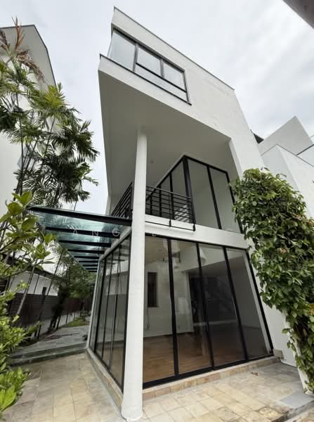 Modern Semi-D at Duchess Avenue Coronation Road, , 5 Bedrooms, 4,880 sqft, Semi-Detached House For Rent, by Angela Ng, 500116199 - Exterior - PropertyGuru.com.sg