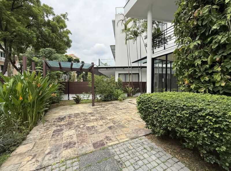 Modern Semi-D at Duchess Avenue Coronation Road, , 5 Bedrooms, 4,880 sqft, Semi-Detached House For Rent, by Angela Ng, 500116199 - Exterior - PropertyGuru.com.sg