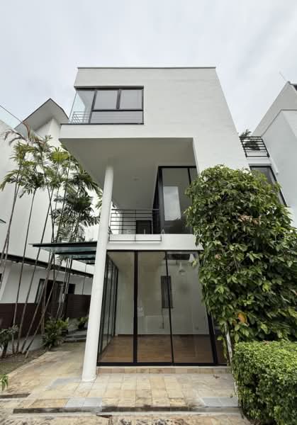 Modern Semi-D at Duchess Avenue Coronation Road, , 5 Bedrooms, 4,880 sqft, Semi-Detached House For Rent, by Angela Ng, 500116199 - Exterior - PropertyGuru.com.sg