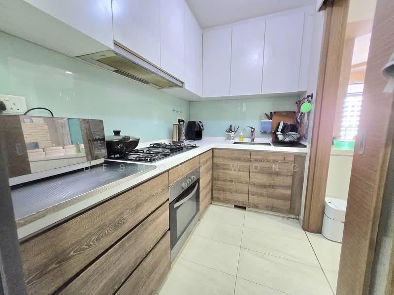 The Topiary, 15 Fernvale Lane, 4 Bedrooms, 1,367 sqft, Executive Condominium For Sale, by Desmond Wong, 500116219 - Kitchen - PropertyGuru.com.sg