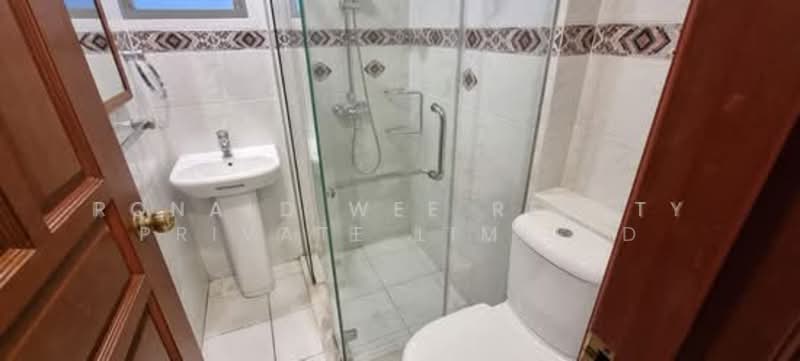 Aspen Heights, 261 River Valley Road, 2 Bedrooms, 883 sqft, Condominium For Rent, by RONALD, 500116220 - Bathroom - PropertyGuru.com.sg