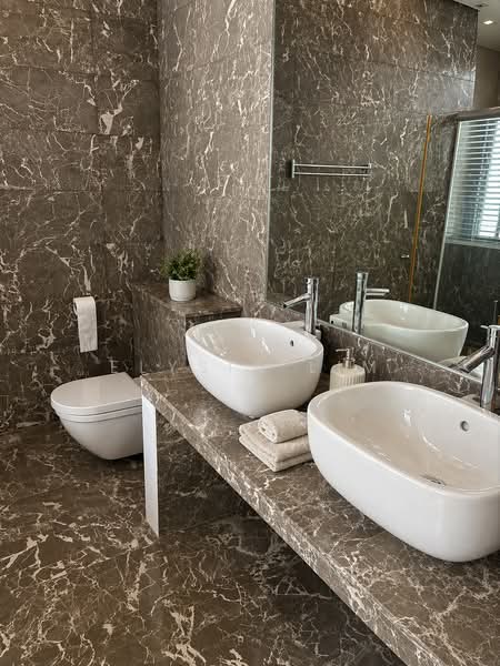 ⭐️Modern Terrace House for Rent @ Woo Mon Chew Road!, East Coast. Siglap. Figaro St. Woo Mon Chew Rd, 3 Bedrooms, 2,350 sqft, Terraced House For Rent, by Elysia Lim, 500116231 - Bathroom - PropertyGuru.com.sg