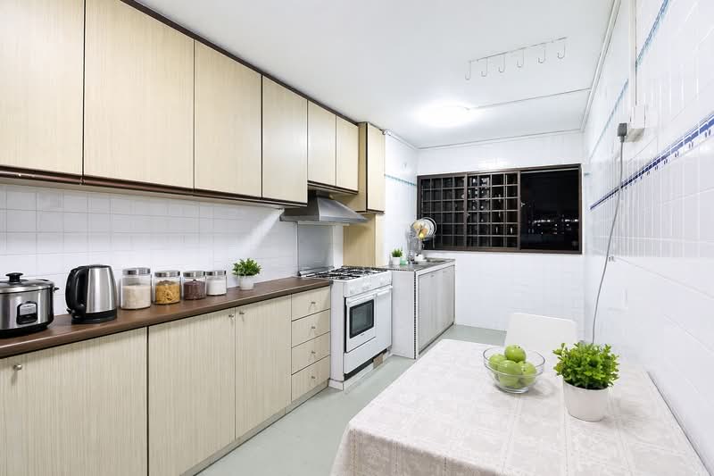 108 Bedok Reservoir Road, 108 Bedok Reservoir Road, 3 Bedrooms, 1,001 sqft, HDB Flat For Sale, by Bee 林美玲, 500116232 - Kitchen (Original) - PropertyGuru.com.sg