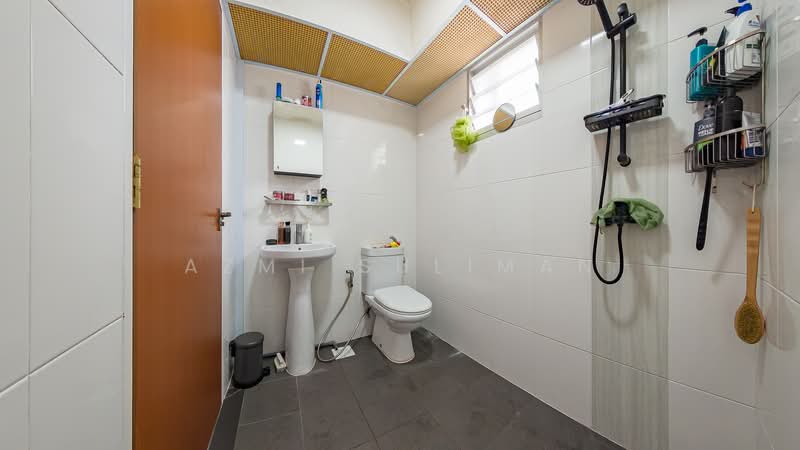 183A Woodlands Street 13, 183A Woodlands Street 13, 3 Bedrooms, 1,001 sqft, HDB Flat For Sale, by Azmi Suliman, 500116261 - Master Bathroom - PropertyGuru.com.sg