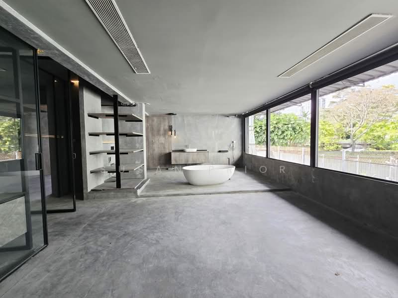 Race Course/ Rangoon Dazzling Loft 2/3 Bed, Rangoon Road, 3 Bedrooms, 1,870 sqft, Walk-up Apartment For Rent, by Susan Prior, 500116287 - PropertyGuru.com.sg