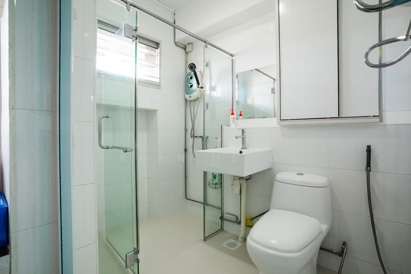 671 Jalan Damai, 671 Jalan Damai, 3 Bedrooms, 1,162 sqft, HDB Flat For Sale, by Ryan Heng, 500116319 - Bathroom - PropertyGuru.com.sg