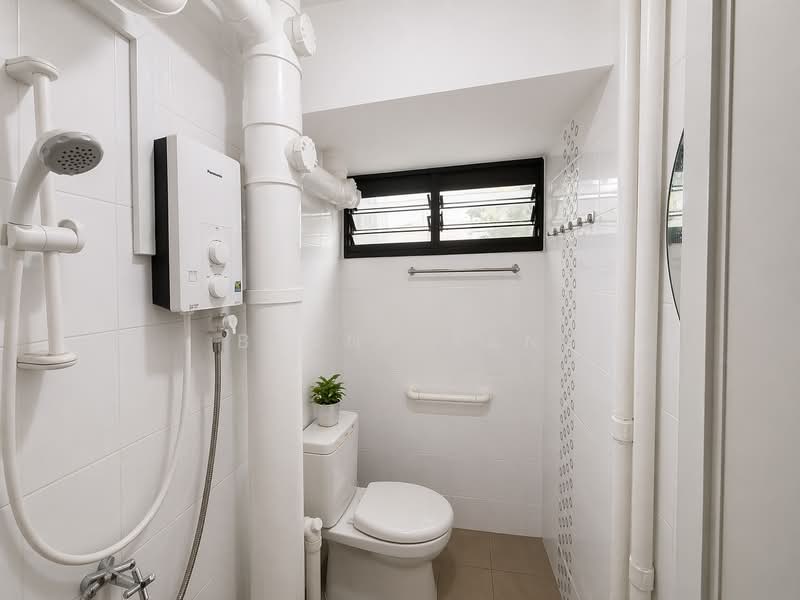 365 Clementi Avenue 2, 365 Clementi Avenue 2, 3 Bedrooms, 969 sqft, HDB Flat For Sale, by Benny Tan, 500116331 - Bathroom - PropertyGuru.com.sg