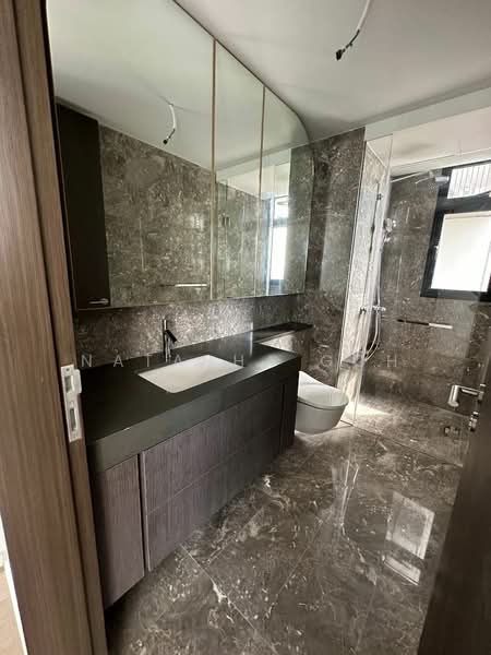 Avenue South Residence, 13 Silat Avenue, 4 Bedrooms, 1,496 sqft, Condominium For Rent, by Natasha Goh, 500116347 - Bathroom - PropertyGuru.com.sg