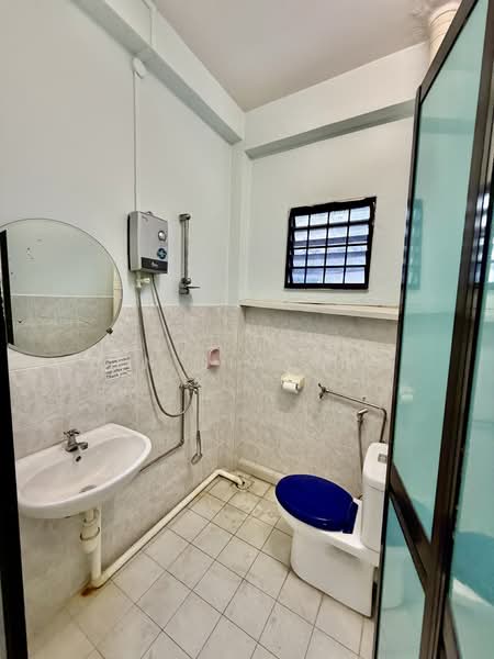 Upper Thomson Road Shop Houses, 272 Upper Thomson Road, 1,195 sqft, Shop / Shophouse For Rent, by Lin Jiayang, 500116361 - Bathroom - CommercialGuru.com.sg