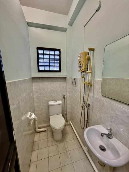 Upper Thomson Road Shop Houses, 272 Upper Thomson Road, 1,195 sqft, Shop / Shophouse For Rent, by Lin Jiayang, 500116361 - Bathroom - CommercialGuru.com.sg