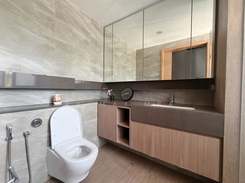 The Jovell, 15 Flora Drive, 3 Bedrooms, 904 sqft, Condominium For Sale, by Rahmat MBA, 500116362 - Bathroom - PropertyGuru.com.sg