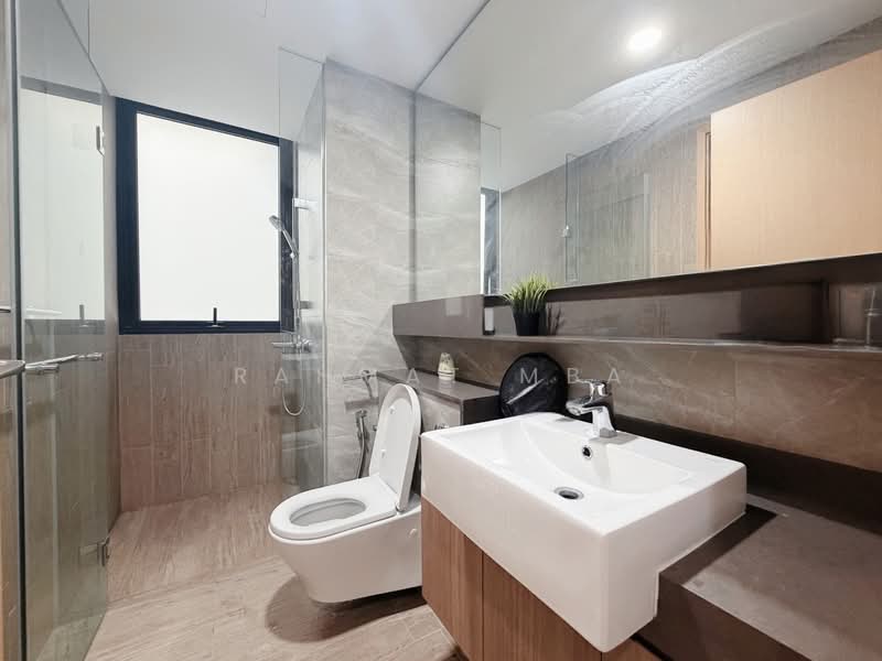 The Jovell, 15 Flora Drive, 3 Bedrooms, 904 sqft, Condominium For Sale, by Rahmat MBA, 500116362 - Bathroom - PropertyGuru.com.sg