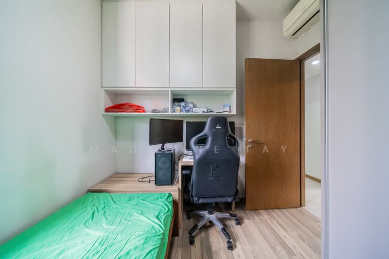 Lakeville, 1 Jurong Lake Link, 4 Bedrooms, 1,270 sqft, Condominium For Sale, by Madeline Tay, 500116370 - Bedroom - PropertyGuru.com.sg
