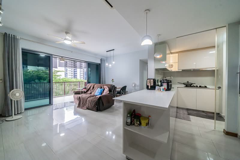 Lakeville, 1 Jurong Lake Link, 4 Bedrooms, 1,270 sqft, Condominium For Sale, by Madeline Tay, 500116370 - Living Room - PropertyGuru.com.sg