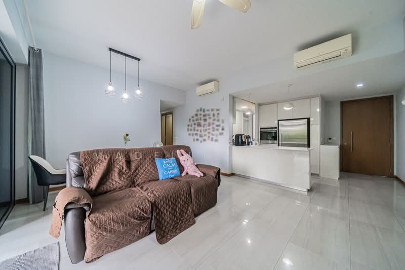 Lakeville, 1 Jurong Lake Link, 4 Bedrooms, 1,270 sqft, Condominium For Sale, by Madeline Tay, 500116370 - Living Room - PropertyGuru.com.sg