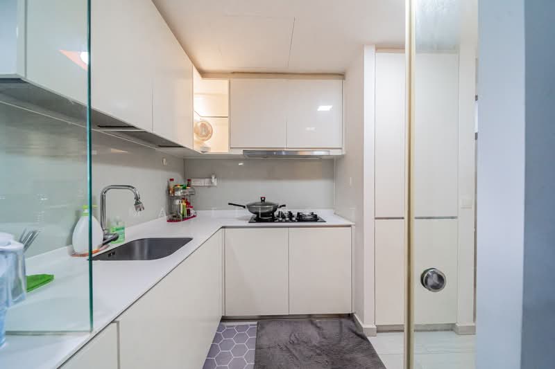 Lakeville, 1 Jurong Lake Link, 4 Bedrooms, 1,270 sqft, Condominium For Sale, by Madeline Tay, 500116370 - Kitchen - PropertyGuru.com.sg