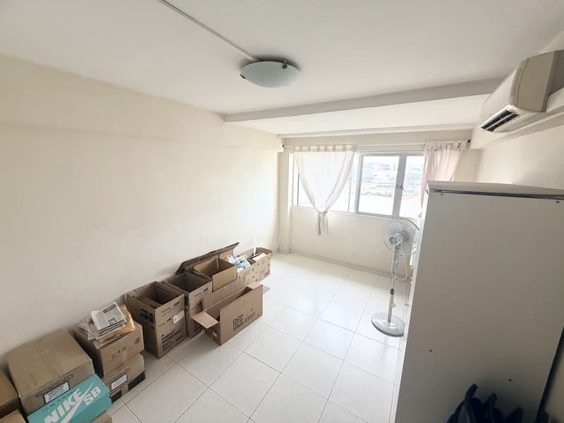 621 Bedok Reservoir Road, 621 Bedok Reservoir Road, 3 Bedrooms, 1,302 sqft, HDB Flat For Sale, by Tan Jun Jie, 500116384 - bedroom 3 - PropertyGuru.com.sg