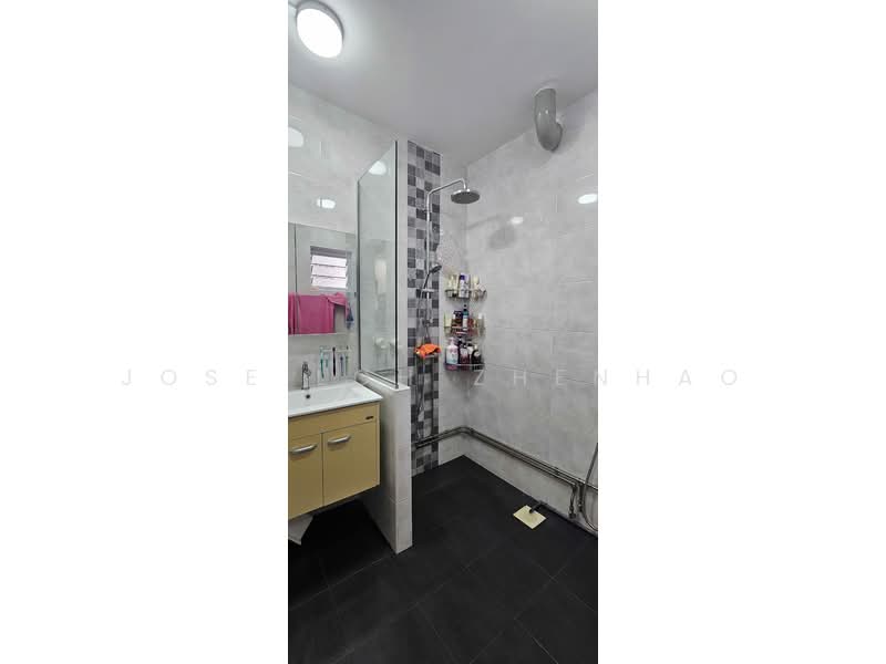 341 Bukit Batok Street 34, 341 Bukit Batok Street 34, 3 Bedrooms, 1,108 sqft, HDB Flat For Sale, by Jose Loh Zhenhao, 500116397 - Bathroom - PropertyGuru.com.sg