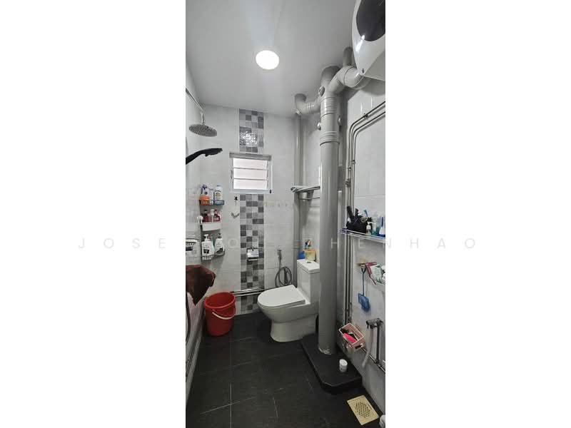 341 Bukit Batok Street 34, 341 Bukit Batok Street 34, 3 Bedrooms, 1,108 sqft, HDB Flat For Sale, by Jose Loh Zhenhao, 500116397 - Bathroom - PropertyGuru.com.sg