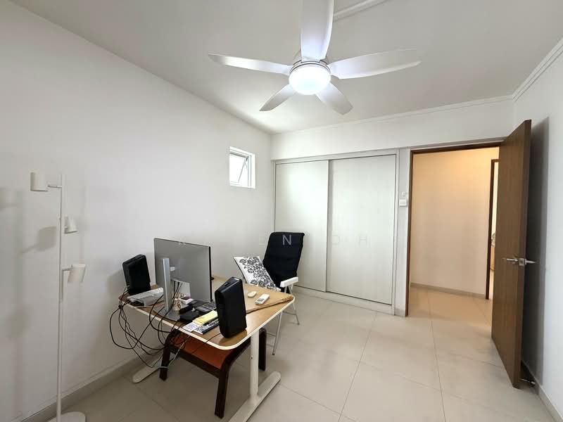 125 Yishun Street 11, 125 Yishun Street 11, 3 Bedrooms, 1,001 sqft, HDB Flat For Sale, by Kaven Oh, 500116404 - Master bedroom - PropertyGuru.com.sg