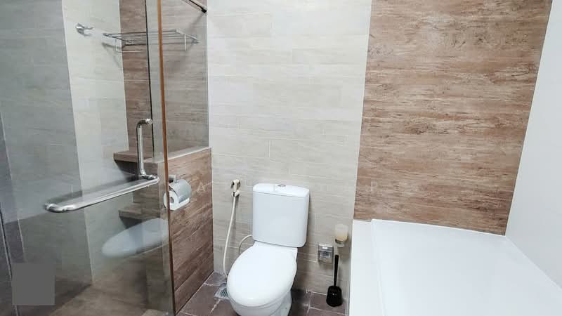 Parc Oasis, 49 Jurong East Avenue 1, Room Rental, 120 sqft, Condominium For Rent, by Maple Yap, 500116415 - MBR5 Bathroom - PropertyGuru.com.sg