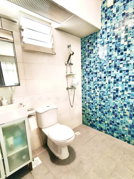 175A Corporation Tiara, 175A Yung Kuang Road, 3 Bedrooms, 1,001 sqft, HDB Flat For Sale, by Yvonne Tham, 500116417 - Bathroom - PropertyGuru.com.sg