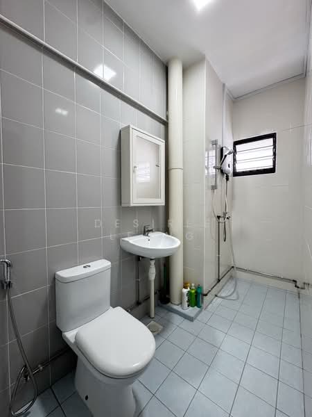 640 Hougang Avenue 8, 640 Hougang Avenue 8, 3 Bedrooms, 1,593 sqft, HDB Flat For Sale, by Desiree Leung, 500116424 - Bathroom - PropertyGuru.com.sg