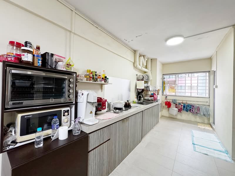 640 Hougang Avenue 8, 640 Hougang Avenue 8, 3 Bedrooms, 1,593 sqft, HDB Flat For Sale, by Desiree Leung, 500116424 - Kitchen - PropertyGuru.com.sg